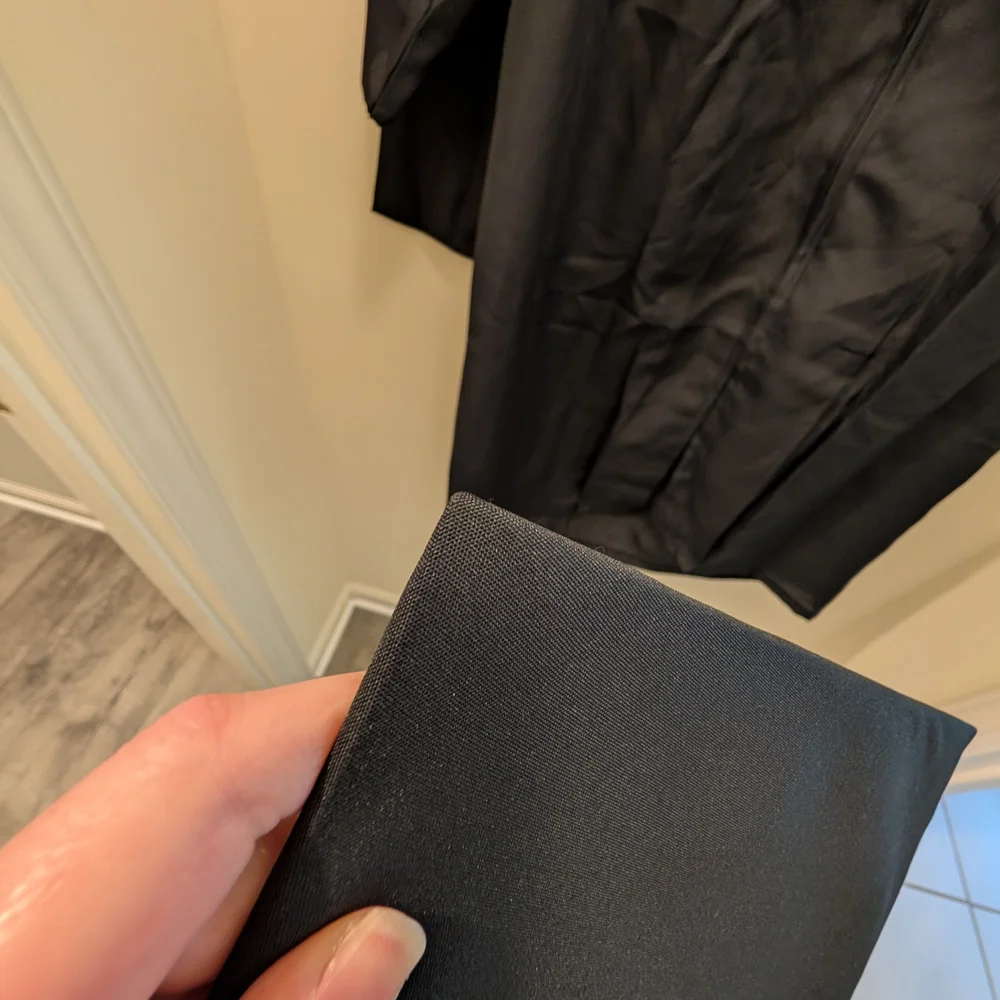 Oak Hall Unisex 5'3" 5'5" Elegant Black Graduation Gown and Cap - Picture 4 of 5